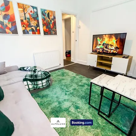 Bauhaus 4 Bedroom House By Altoluxoexperience Short Lets & Serviced With Free Parking Бристоль