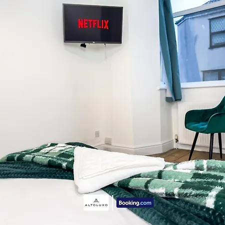 Bauhaus 4 Bedroom House By Altoluxoexperience Short Lets & Serviced With Free Parking Bristol