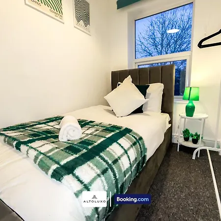 Bauhaus 4 Bedroom House By Altoluxoexperience Short Lets & Serviced With Free Parking Prázdninový dům *