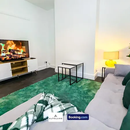 Bauhaus 4 Bedroom House By Altoluxoexperience Short Lets & Serviced With Free Parking Bristol