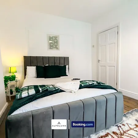 Дом отдыха Bauhaus 4 Bedroom House By Altoluxoexperience Short Lets & Serviced With Free Parking Бристоль