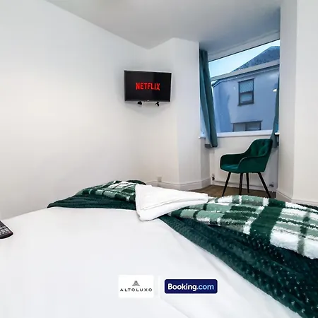 Bauhaus 4 Bedroom House By Altoluxoexperience Short Lets & Serviced With Free Parking Бристоль