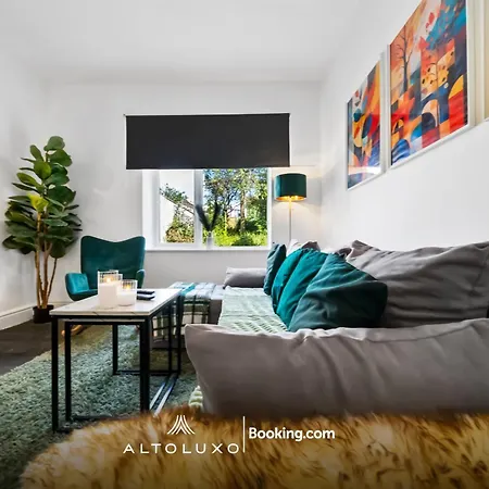 Bauhaus 4 Bedroom House By Altoluxoexperience Short Lets & Serviced With Free Parking Nyaraló Bristol