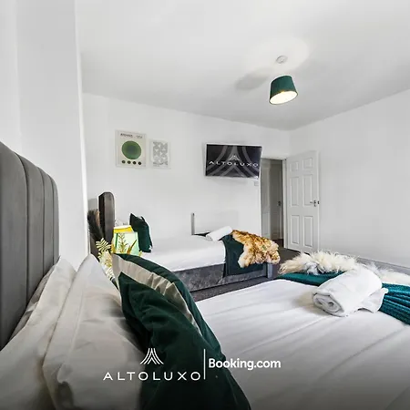 Bauhaus 4 Bedroom House By Altoluxoexperience Short Lets & Serviced With Free Parking Nyaraló