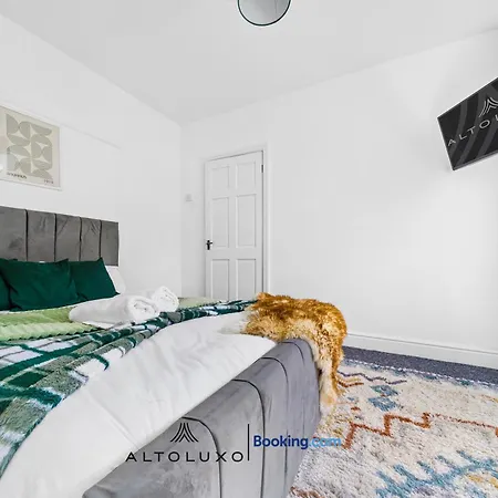 Bauhaus 4 Bedroom House By Altoluxoexperience Short Lets & Serviced With Free Parking * Bristol
