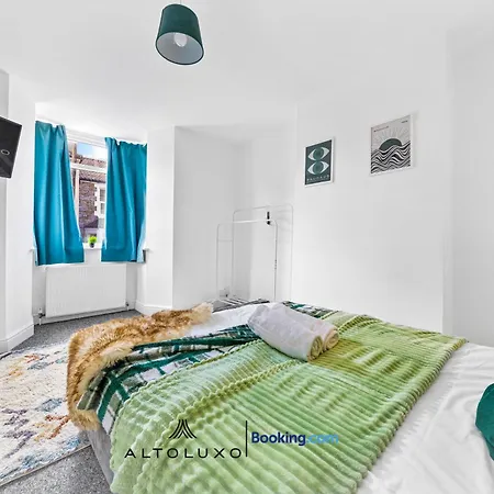 Bauhaus 4 Bedroom House By Altoluxoexperience Short Lets & Serviced With Free Parking Nyaraló