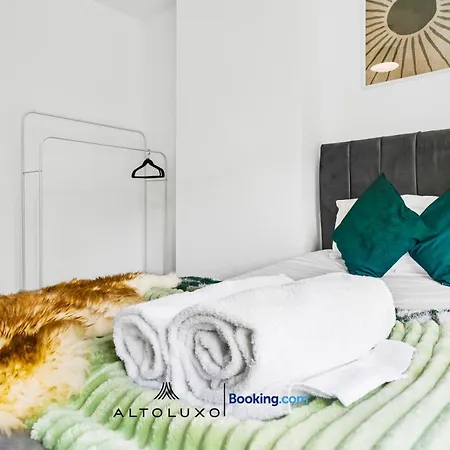 Bauhaus 4 Bedroom House By Altoluxoexperience Short Lets & Serviced With Free Parking Nyaraló Bristol