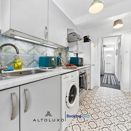 Bauhaus 4 Bedroom House By Altoluxoexperience Short Lets & Serviced With Free Parking * Bristol