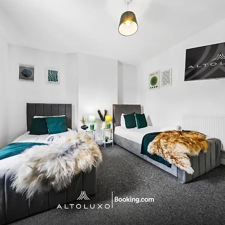 Bauhaus 4 Bedroom House By Altoluxoexperience Short Lets & Serviced With Free Parking Nyaraló *
