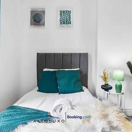 Nyaraló Bauhaus 4 Bedroom House By Altoluxoexperience Short Lets & Serviced With Free Parking