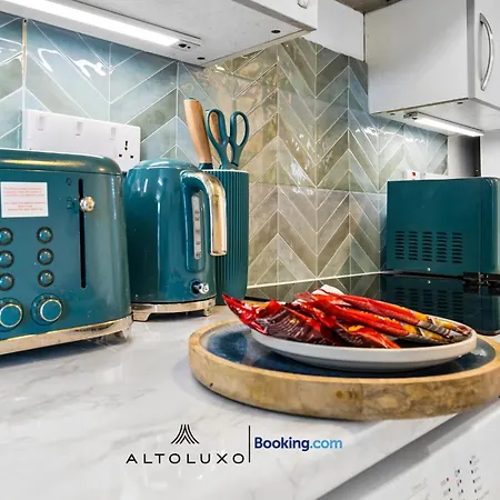Bauhaus 4 Bedroom House By Altoluxoexperience Short Lets & Serviced With Free Parking Bristol