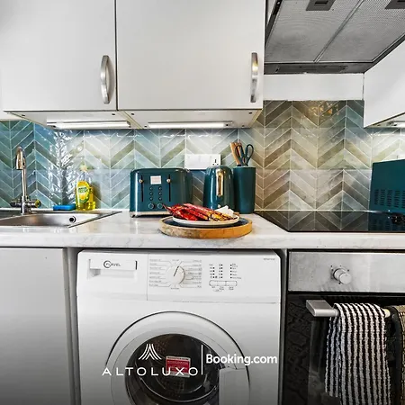 Nyaraló Bauhaus 4 Bedroom House By Altoluxoexperience Short Lets & Serviced With Free Parking *