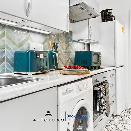 Bauhaus 4 Bedroom House By Altoluxoexperience Short Lets & Serviced With Free Parking Nyaraló Bristol