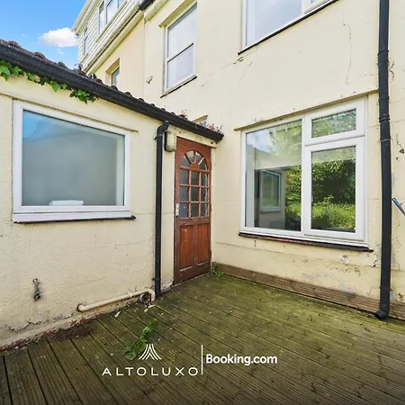 Bauhaus 4 Bedroom House By Altoluxoexperience Short Lets & Serviced With Free Parking Nyaraló Bristol