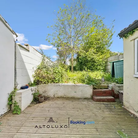 Bauhaus 4 Bedroom House By Altoluxoexperience Short Lets & Serviced With Free Parking * Bristol