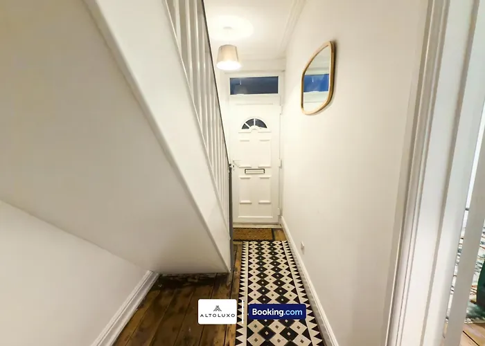 Bauhaus 4 Bedroom House By Altoluxoexperience Short Lets & Serviced With Free Parking Prázdninový dům