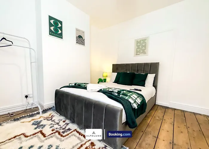 Prázdninový dům Bauhaus 4 Bedroom House By Altoluxoexperience Short Lets & Serviced With Free Parking