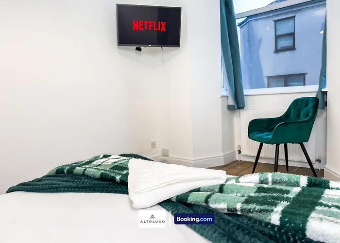 Bauhaus 4 Bedroom House By Altoluxoexperience Short Lets & Serviced With Free Parking Bristol