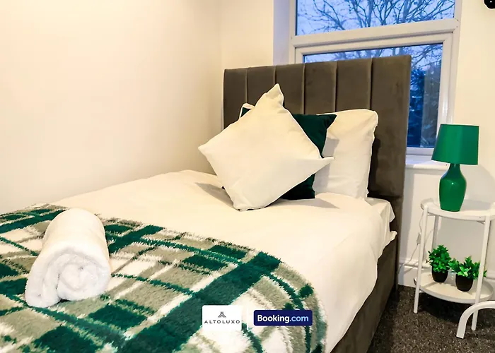 Bauhaus 4 Bedroom House By Altoluxoexperience Short Lets & Serviced With Free Parking