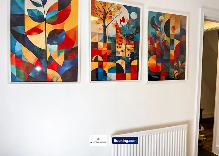 Prázdninový dům Bauhaus 4 Bedroom House By Altoluxoexperience Short Lets & Serviced With Free Parking