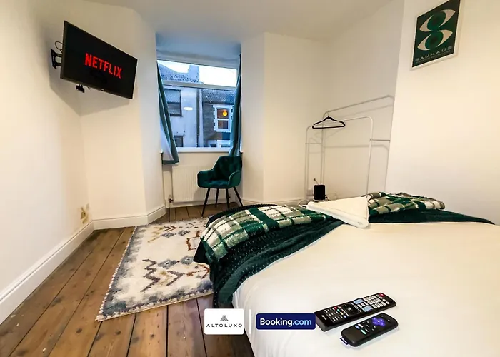 Prázdninový dům Bauhaus 4 Bedroom House By Altoluxoexperience Short Lets & Serviced With Free Parking *