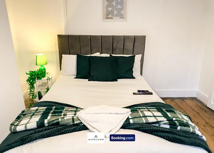 Bauhaus 4 Bedroom House By Altoluxoexperience Short Lets & Serviced With Free Parking Prázdninový dům