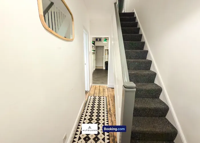 Prázdninový dům Bauhaus 4 Bedroom House By Altoluxoexperience Short Lets & Serviced With Free Parking