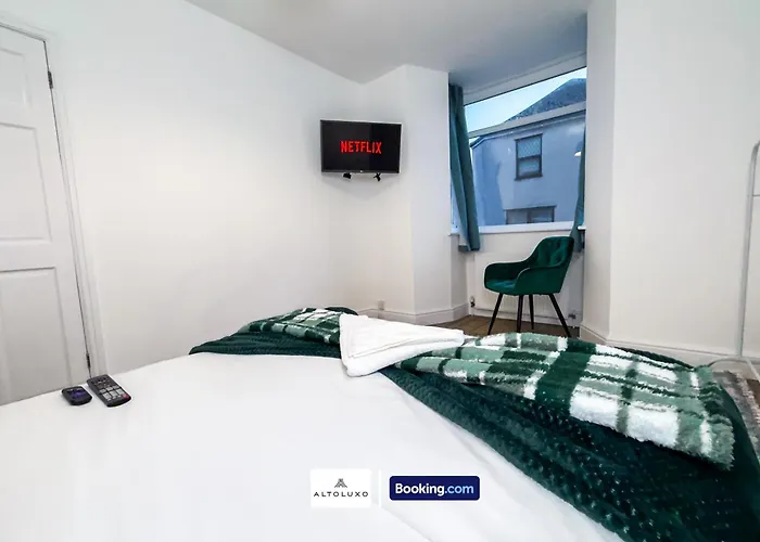 Bauhaus 4 Bedroom House By Altoluxoexperience Short Lets & Serviced With Free Parking Bristol