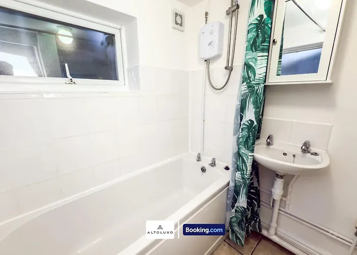 Prázdninový dům Bauhaus 4 Bedroom House By Altoluxoexperience Short Lets & Serviced With Free Parking