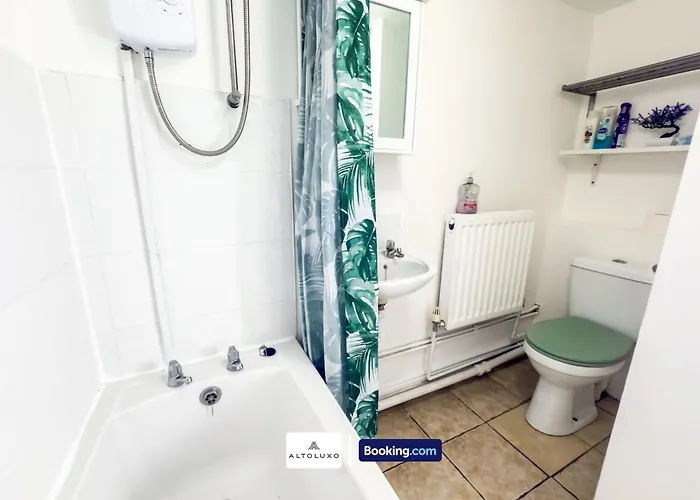 Bauhaus 4 Bedroom House By Altoluxoexperience Short Lets & Serviced With Free Parking Prázdninový dům Bristol