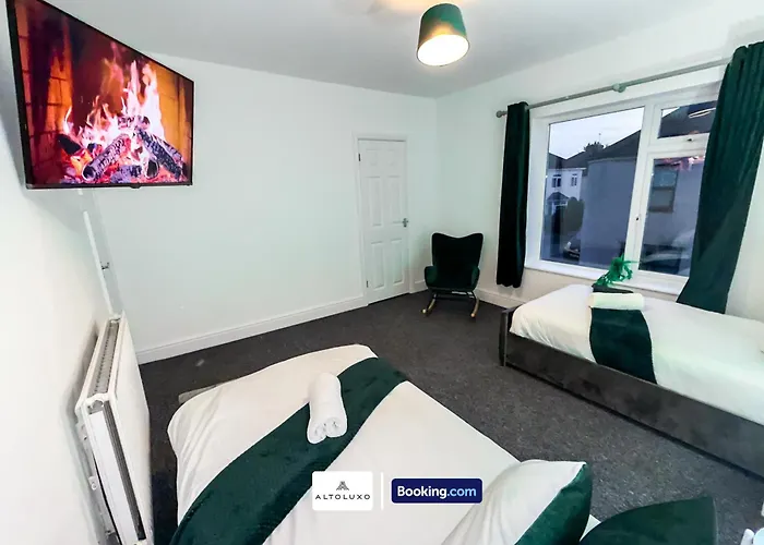 Bauhaus 4 Bedroom House By Altoluxoexperience Short Lets & Serviced With Free Parking Prázdninový dům *