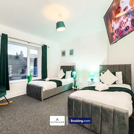 Bauhaus 4 Bedroom House By Altoluxoexperience Short Lets & Serviced With Free Parking Vakantiehuis