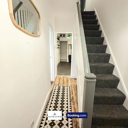 Nyaraló Bauhaus 4 Bedroom House By Altoluxoexperience Short Lets & Serviced With Free Parking