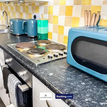 Bauhaus 4 Bedroom House By Altoluxoexperience Short Lets & Serviced With Free Parking Vakantiehuis Bristol