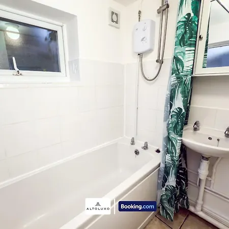 Nyaraló Bauhaus 4 Bedroom House By Altoluxoexperience Short Lets & Serviced With Free Parking